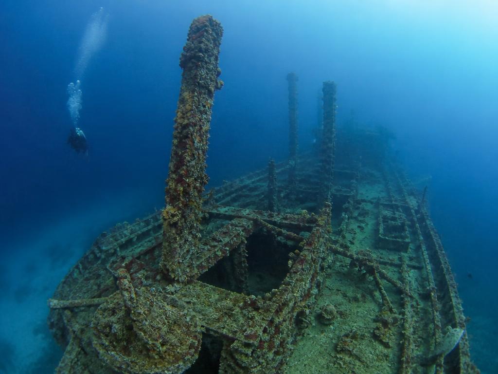 Podvodní pohled na potápěčskou lokalitu Fujikawa Maru v Mikronésie