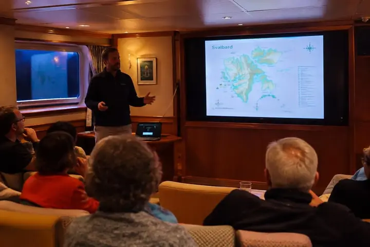 Briefings, walks & interpretation