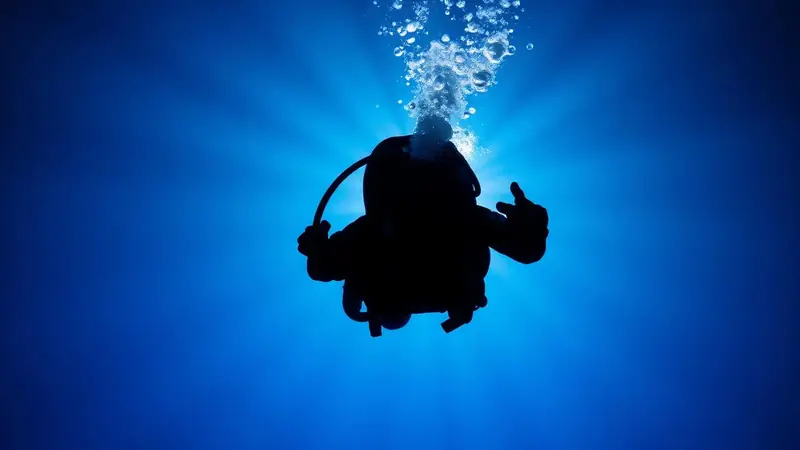 Do liveaboards carry emergency oxygen and first aid?